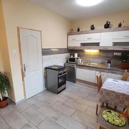 Beke Szigete بيت للعطل Gyenesdiás