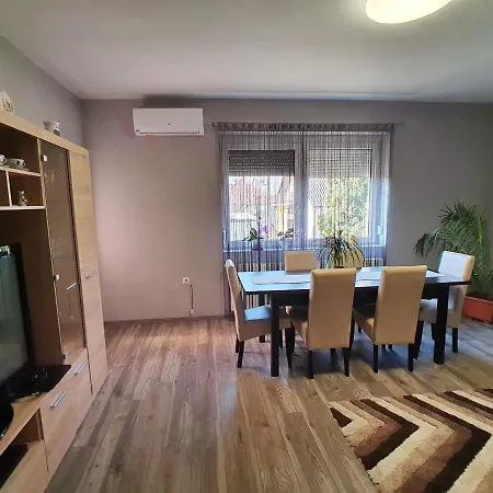 Beke Szigete بيت للعطل Gyenesdiás